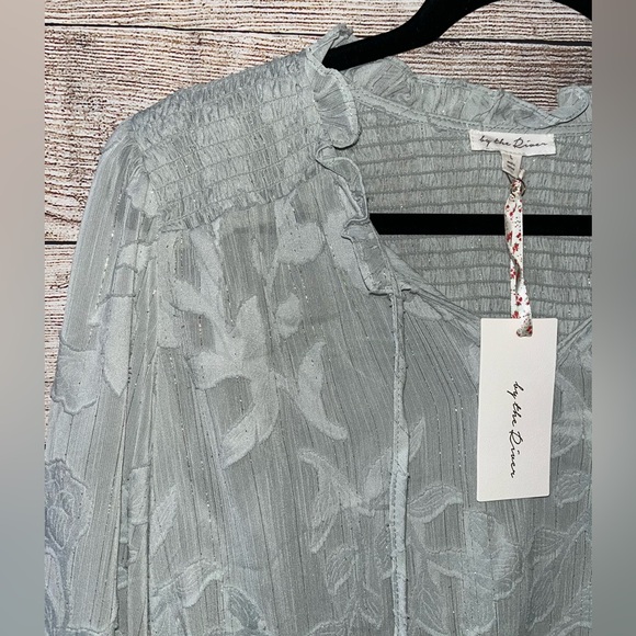 NWT By The River Sheer Floral Blouse - Light Gray/Soft Green Size Size Large - Picture 2 of 5